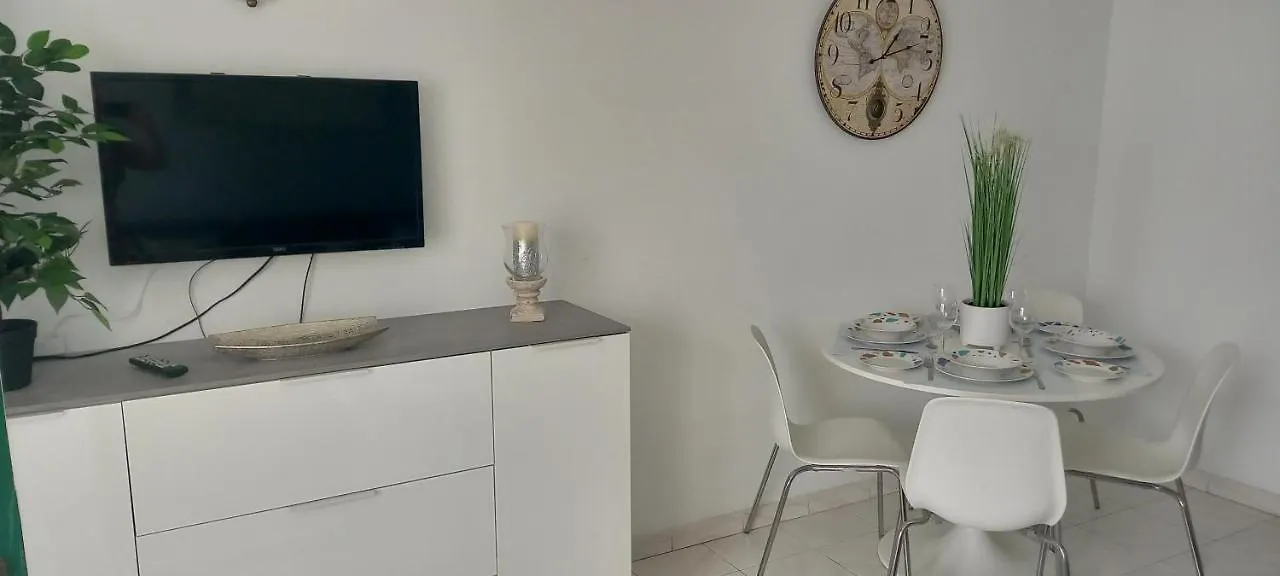 Beautiful Spacious 1-Bed Apartment With Aircon Puerto del Carmen  0*, Puerto del Carmen (Lanzarote)