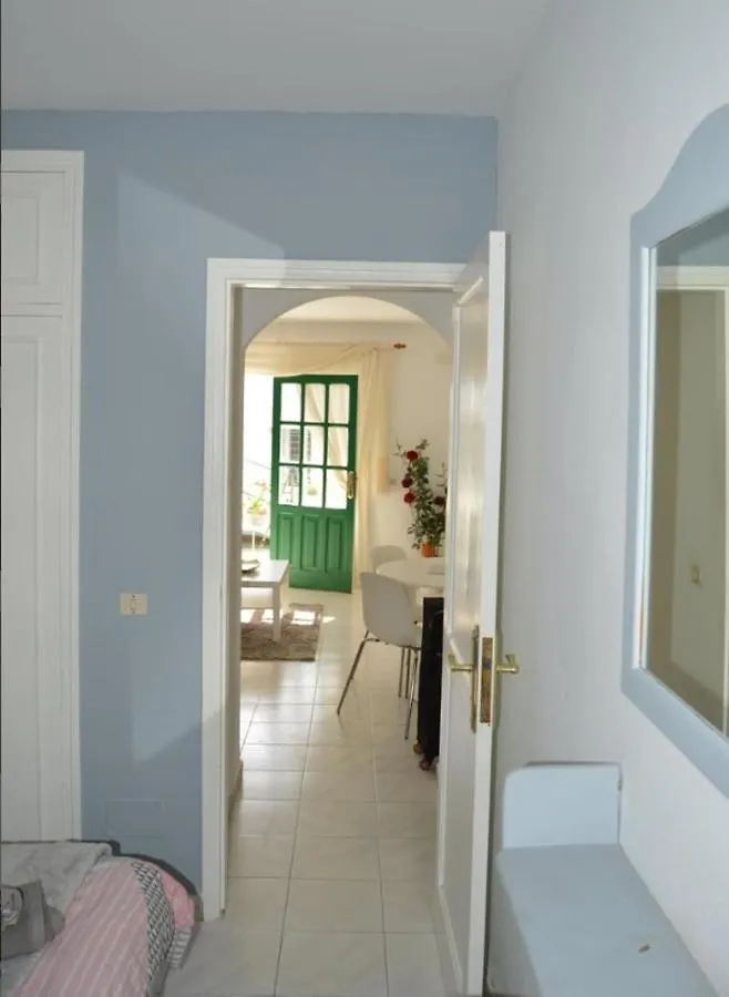 Beautiful Spacious 1-Bed Apartment With Aircon Puerto del Carmen