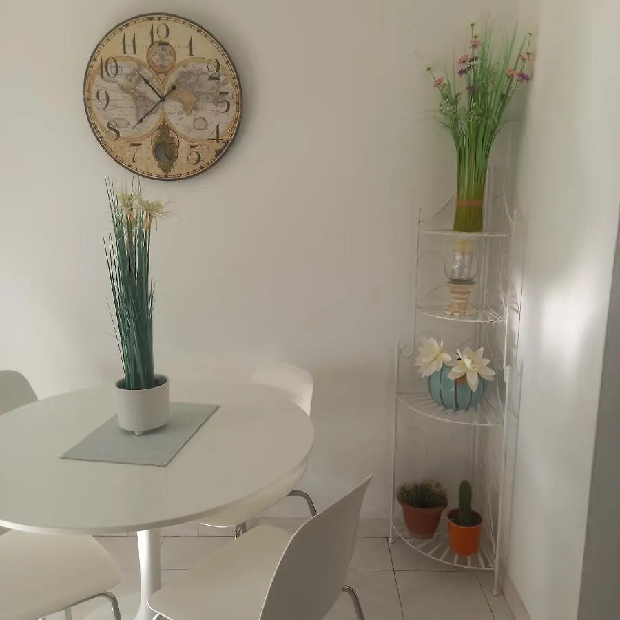 Beautiful Spacious 1-Bed Apartment With Aircon Puerto del Carmen