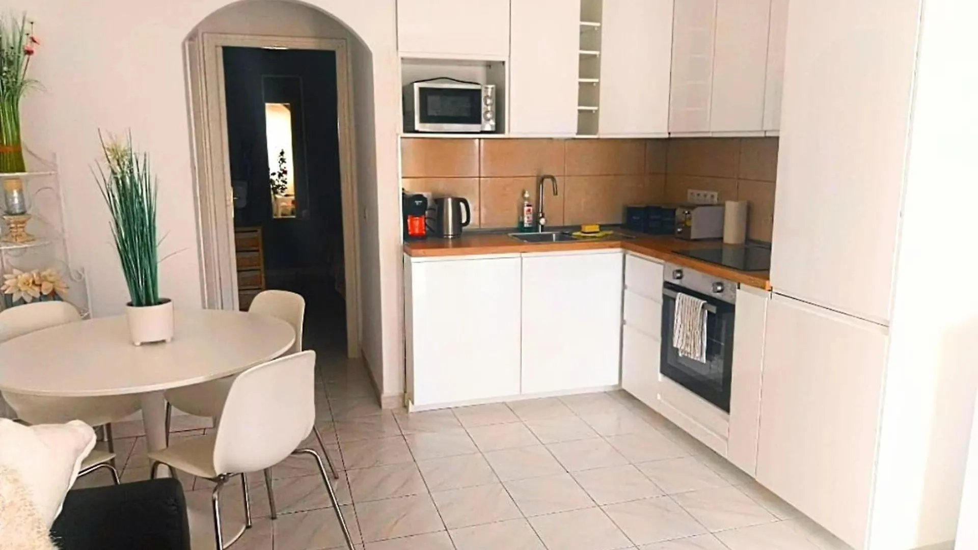 Beautiful Spacious 1-Bed Apartment With Aircon Puerto del Carmen  España