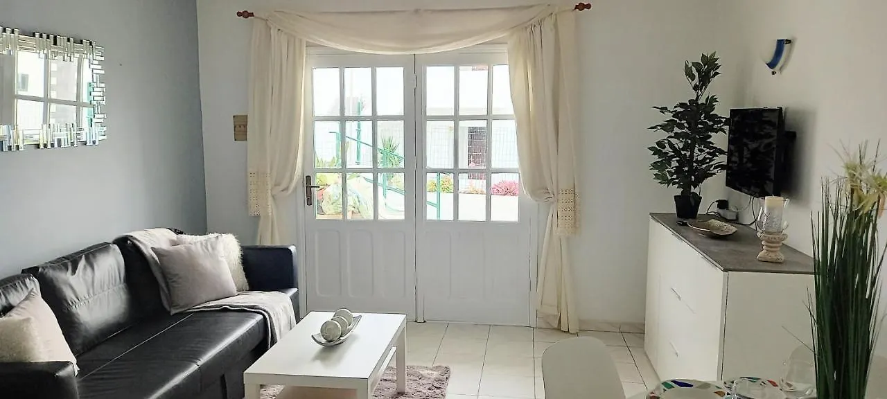 Beautiful Spacious 1-Bed Apartment With Aircon Puerto del Carmen
