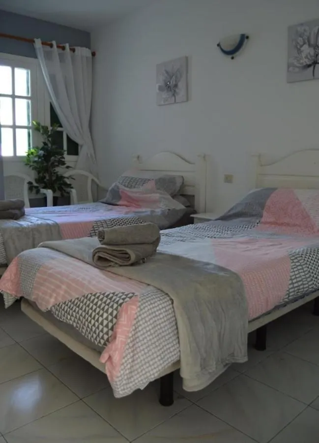 Beautiful Spacious 1-Bed Apartment With Aircon Puerto del Carmen   Puerto del Carmen (Lanzarote)