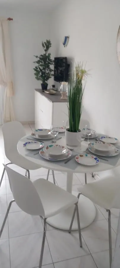 Beautiful Spacious 1-Bed Apartment With Aircon Puerto del Carmen